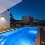 With 2 Pools, And Sauna Sunce Τρογκίρ