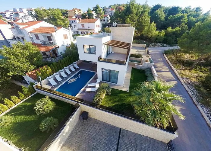 With 2 Pools, And Sauna Sunce Villa *