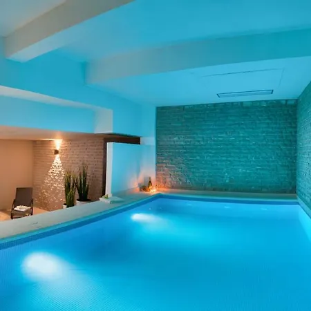 With 2 Pools, And Sauna Sunce ヴィラ