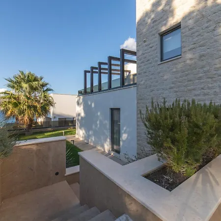 Villa With 2 Pools, And Sauna Sunce Traù