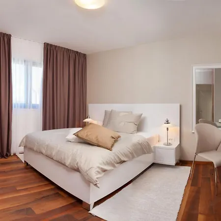 Villa With 2 Pools, And Sauna Sunce *