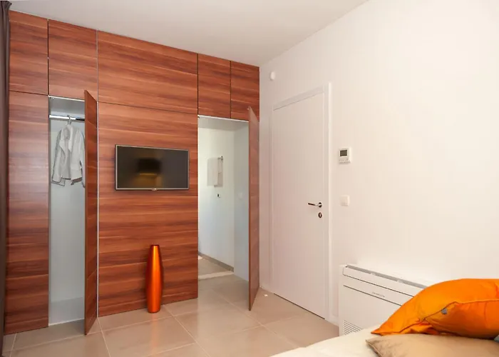 With 2 Pools, And Sauna Sunce Villa Traù