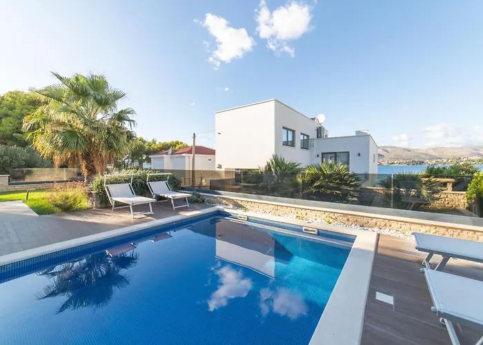 Villa With 2 Pools, And Sauna Sunce Traù