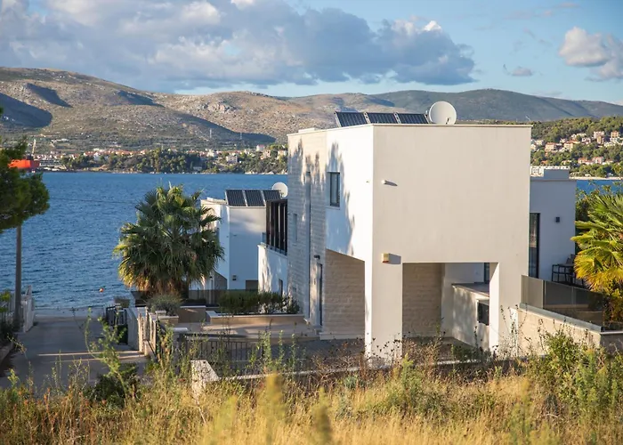 With 2 Pools, And Sauna Sunce Traù