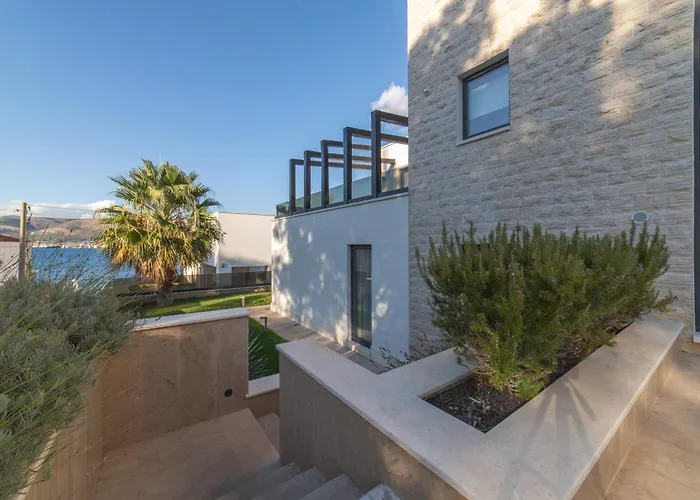 Villa With 2 Pools, And Sauna Sunce Traù