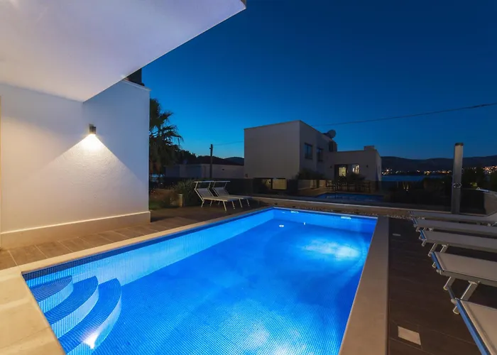 With 2 Pools, And Sauna Sunce Traù