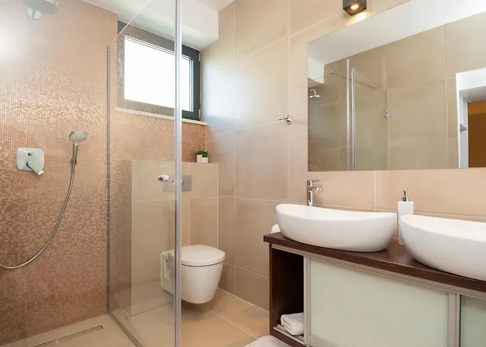 With 2 Pools, And Sauna Sunce * Traù