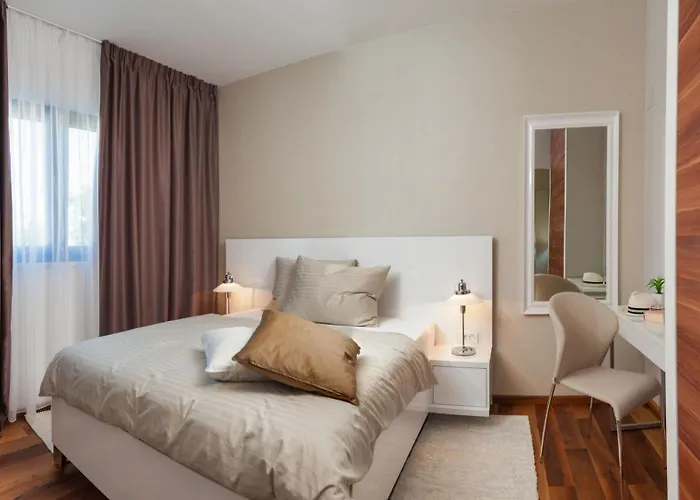 Villa With 2 Pools, And Sauna Sunce Traù